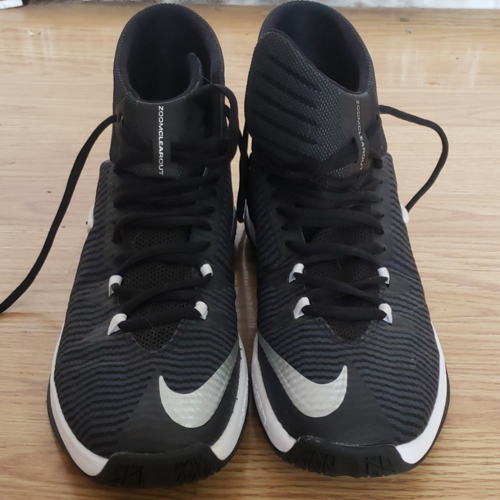Basketball shoes